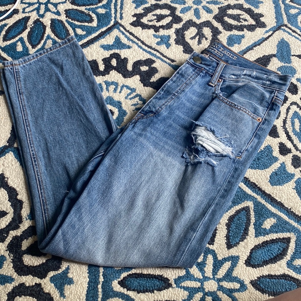 American Eagle Distressed Denim Tom Boy Jeans — Size 2 Regular!!